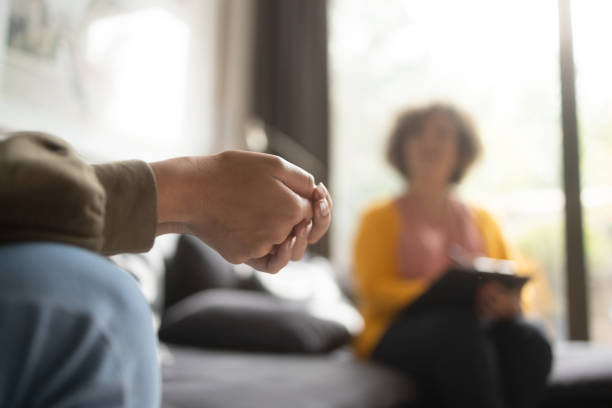 Due forme di solitudine – quella del passato e quella del presente – e il ruolo autentico del terapeuta nel contenerle.